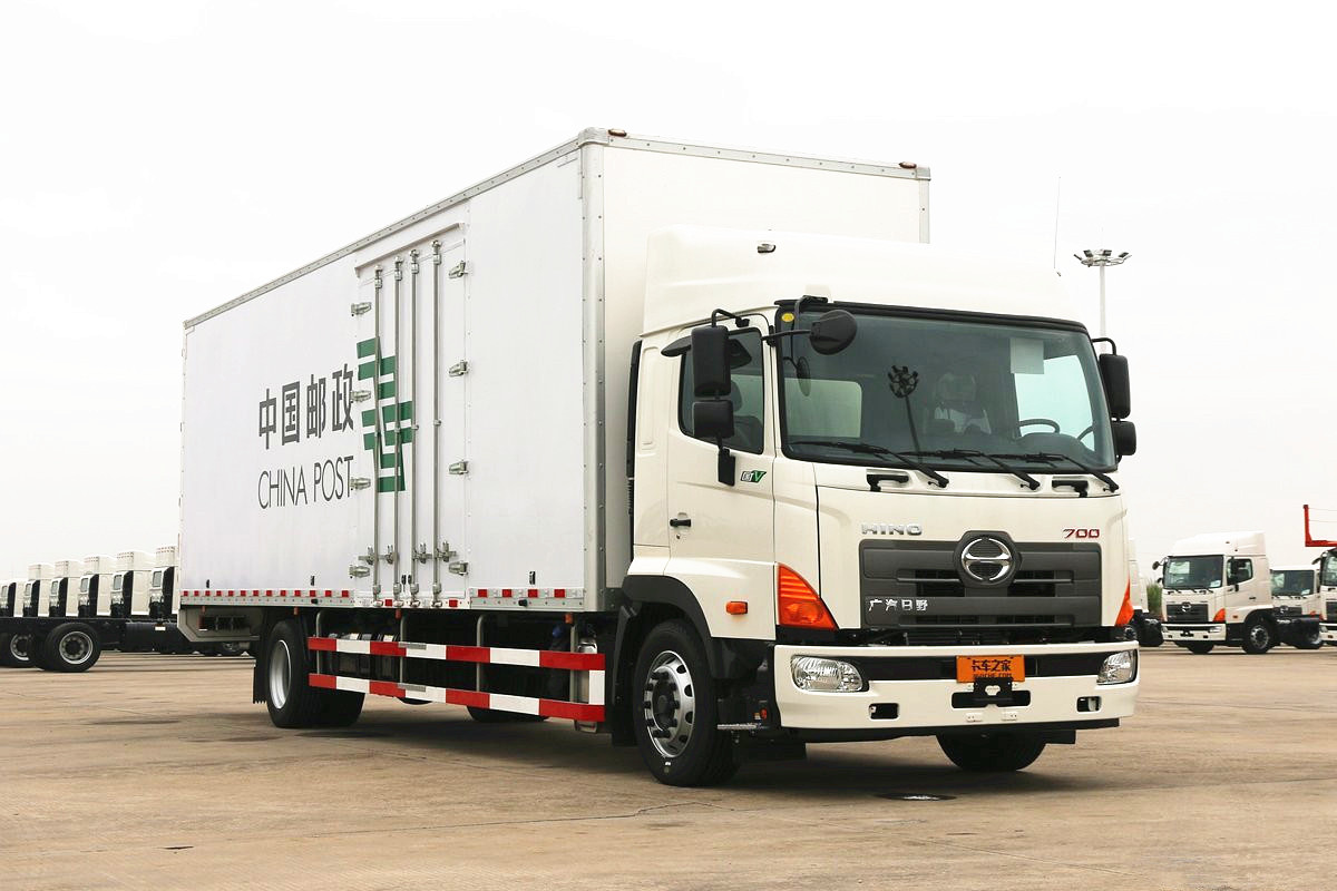 广汽日野4X2厢式车