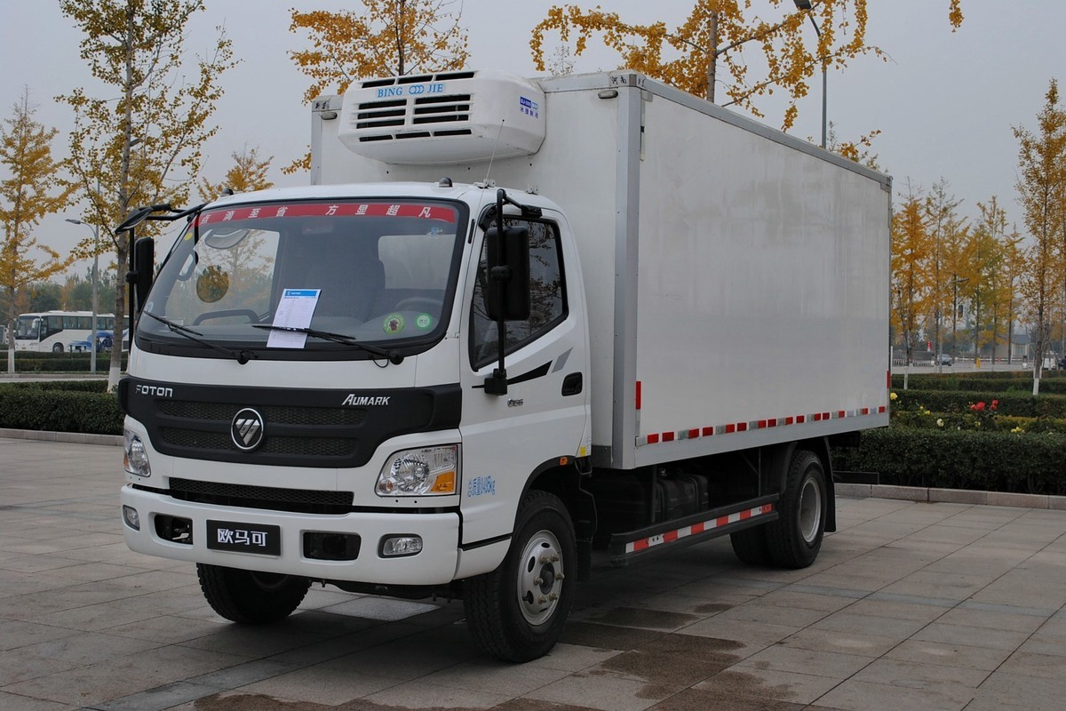 FOTON Aumark refrigerated van truck 8Ton