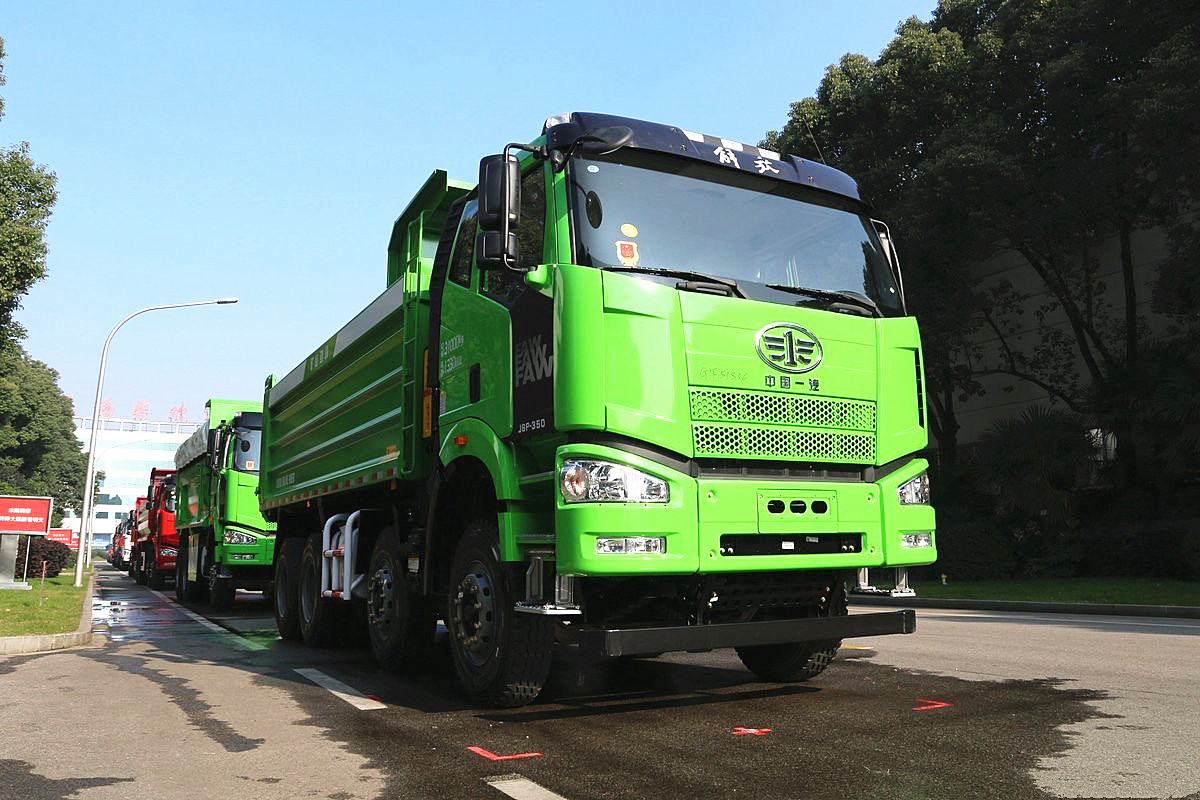 FAW J6P 8X4 dump truck