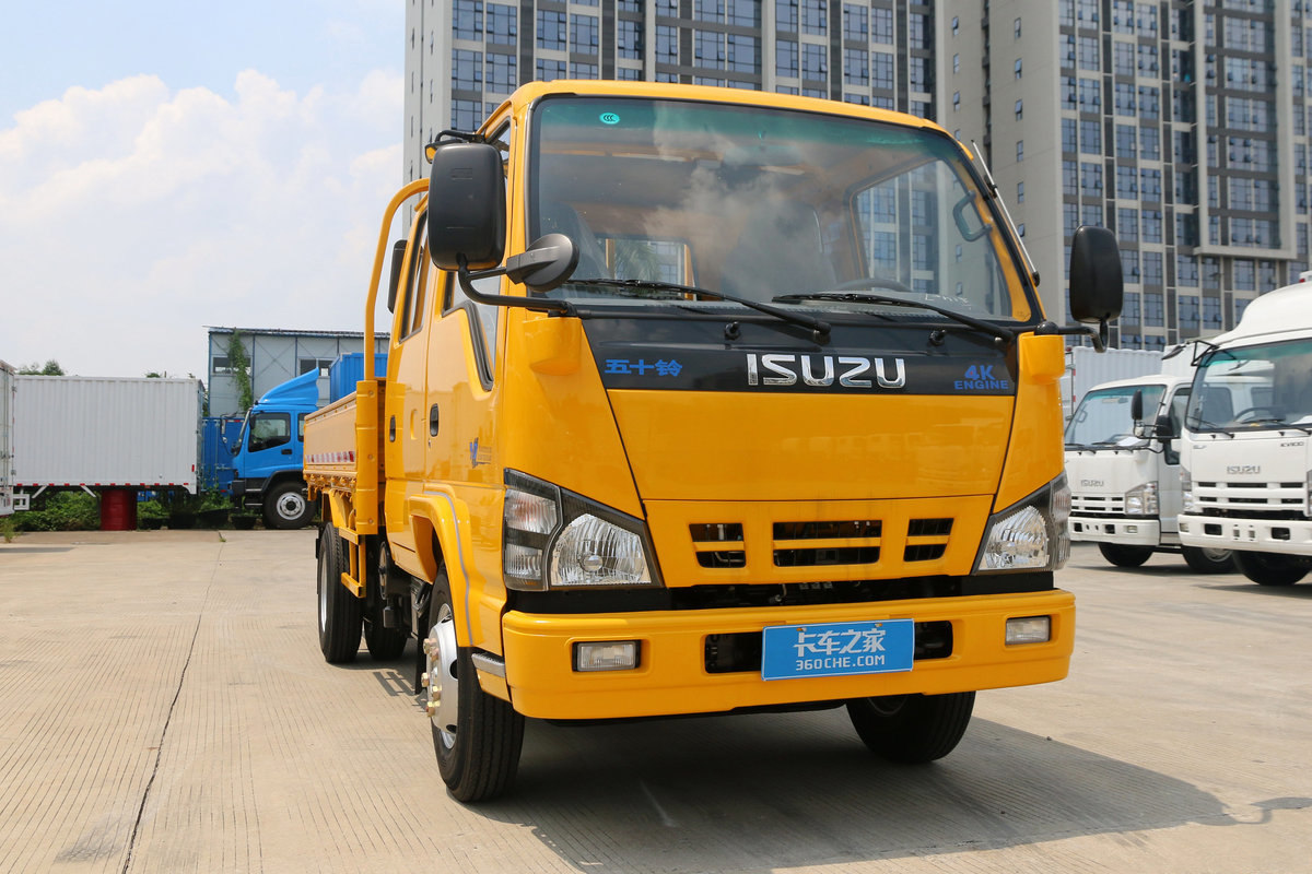 China ISUZU 600P cargo truck 130HP with double rows cabin